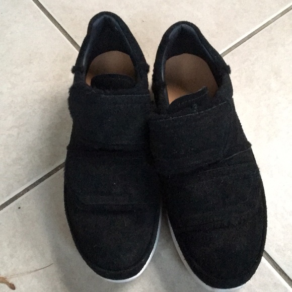 UGG Shoes - UGG sneaker